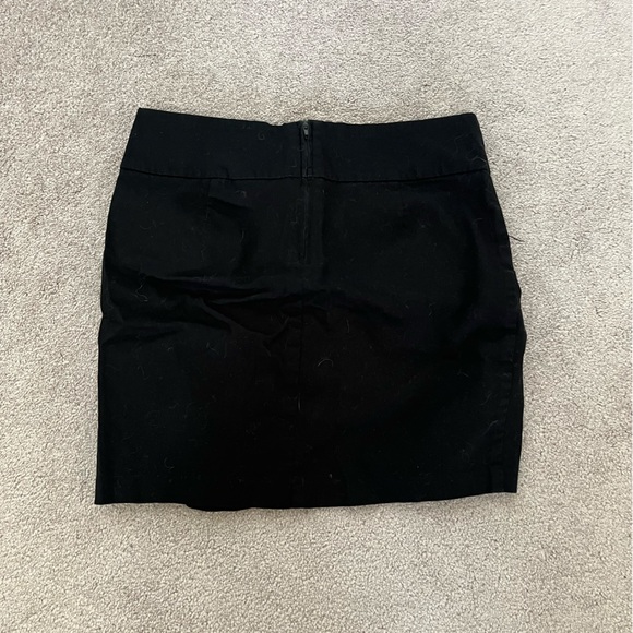 Women Skirt with Pockets - Picture 3 of 4